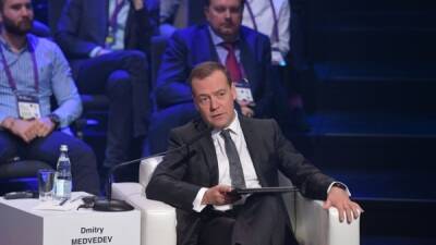 Медведев обвинил Вашингтон в стремлении "бездумно продвигать НАТО на восток"