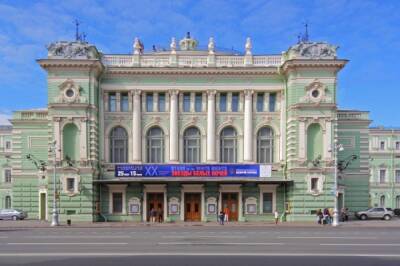Путин по акции «Елка желаний» подарил школьнице поход в Мариинский театр