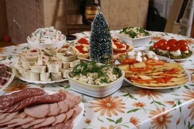 Гастроэнтеролог назвал самые «коварные» продукты на новогоднем столе