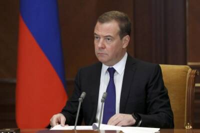 Медведев призвал США не пытаться бездумно продвигать НАТО на восток