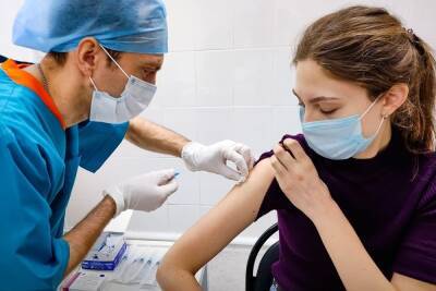 Шесть районов Курской области выполнили план по вакцинации от коронавируса