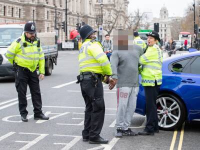 Лондон: Полиция задержалп мужчину пытавшегося проехать в парламент