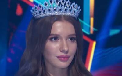 «Мисс Украина 2021» Яремчук покорила видом в платье с разрезом до бедра: «Просто космос»