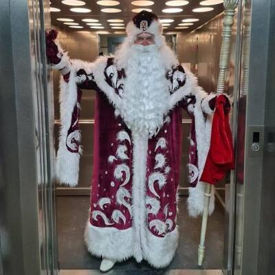 В Новосибирске озвучили цены на визит Деда Мороза и Снегурочки перед Новым годом
