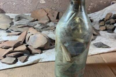 На раскопках в Ростове нашли бутылку с посланием 120-летней давности