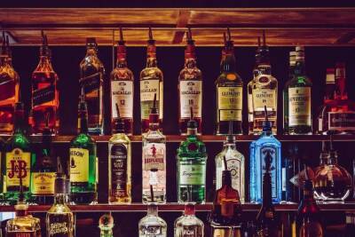 Около 1,5 тысячи литров нелегального алкоголя изъяли из баров на Рубинштейна с начала 2021 года