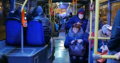 В киевском троллейбусе карманник ударил пассажира ножом (фото)