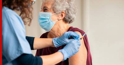 Пенсионерам начнут платить за вакцинацию от COVID-19 в одном из российских регионов