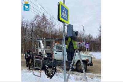 На углу улиц Машиностроителей и Чернякова Йошкар-Олы устанавливают светофор