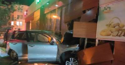 В Уфе иномарка врезалась в кафе – Пострадали пять человек