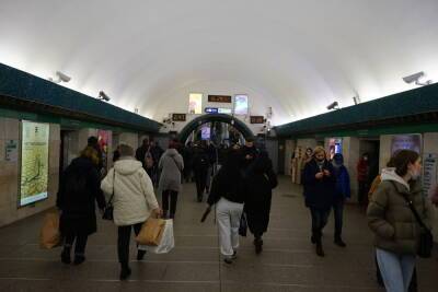 После анонимных угроз о теракте в Петербурге проверили метро и ТЦ «Европолис»