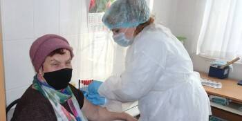 Пенсионерам за вакцинацию будут платить по две тысячи рублей