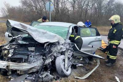Под Белгородом водитель пикапа на скользкой дороге устроил смертельное ДТП