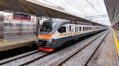 Человек погиб на станции МЦД-1 Дегунино, движение поездов временно остановили