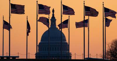 Сенат Конгресса США одобрил повышение максимума госдолга страны до $31,4 трлн