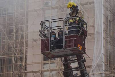 Более 300 человек застряли в ТЦ Гонконга из-за сильного пожара