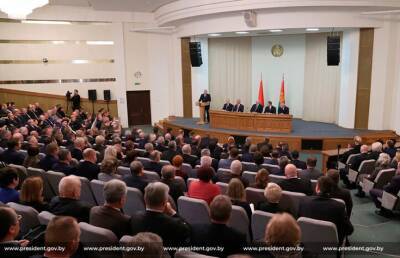 «Будем закупать оборудование». Лукашенко поручил привести в порядок областную больницу в Витебске