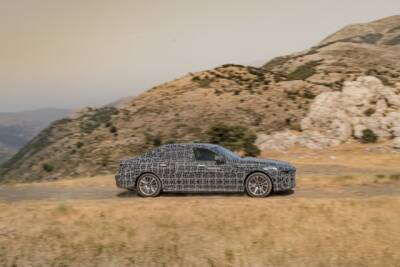Сеть взорвал тизер нового роскошного BMW i7 (ВИДЕО)