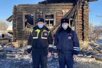 Костромская отвага: в Вохомском районе сотрудники ППС спасли на пожаре людей и их имущество