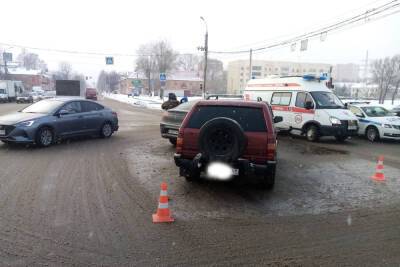 Женщина на Mercedes с московскими номерами попала в ДТП в Твери