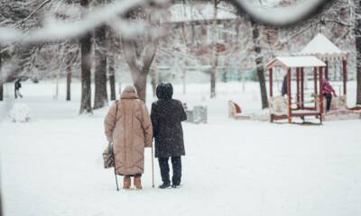 Накопительную часть пенсии в России снова заморозили