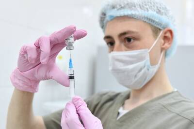Сколько украинцев просрочили введение второй дозы вакцины: в Минздраве рассказали