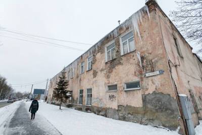 Борис Елкин поручил «управляйкам» чистить крыши от льда и снега