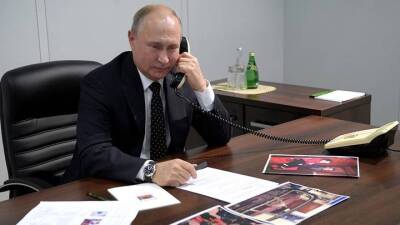 Путин известил Си Цзиньпина о своей беседе с Байденом