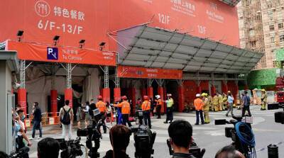 Эвакуация из горящего торгового центра в Гонконге завершена