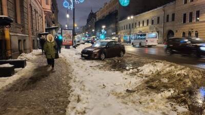 Петербуржцы стихами отреагировали на предложение запретить паркинг в центре города