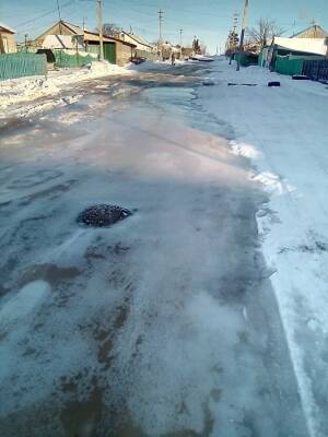 В поселке Челябинской области шестой день не могут устранить аварию на водоводе