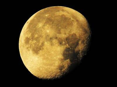 Астрономы: Образец грунта поменял представление о зарождении Луны