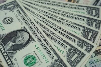 Чистая покупка валюты банками с начала года составляет более $1 миллиарда