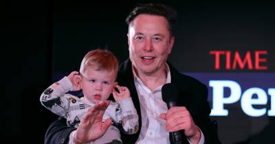 Илон Маск пришел на интервью в Time с 18-месячным сыном на руках (видео)