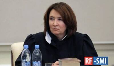Скандально-известная экс-судья Хахалева покинула Россию