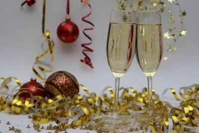 Симон Мацкеплишвили - Врач назвал допустимую порцию шампанского на Новый год для гипертоников - mk.ru