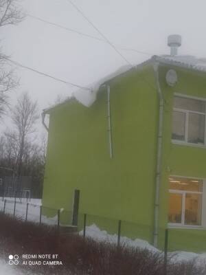 В Лукашевской школе уже после возбуждения уголовного дела обвалился водосток