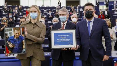 Присужденная Алексею Навальному премия Сахарова вручена его дочери