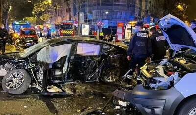 10 человек пострадали в Париже в аварии с участием Tesla