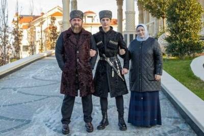 Кадыров показал ритуал посвящения своего сына в мужчины