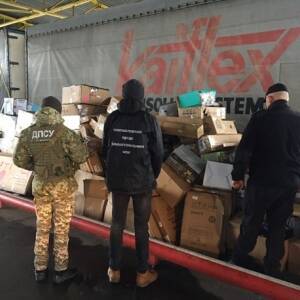На таможне в Одессе изъяли товаров на миллион гривен. Фото