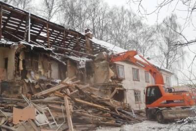 Ещё одно аварийное здание сносят в Серпухове