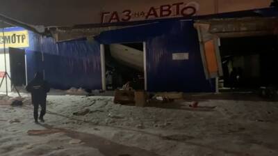 В Сургуте на станции техобслуживания взорвался газовый баллон, 10 человек пострадали