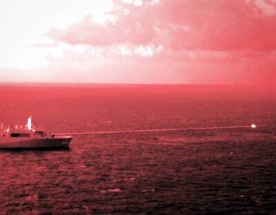 Установленный на десантном корабле ВМС США лазер поразил морскую цель в Аденском заливе