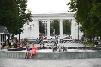 Установка колеса обозрения завершается в Центральном парке Дзержинска