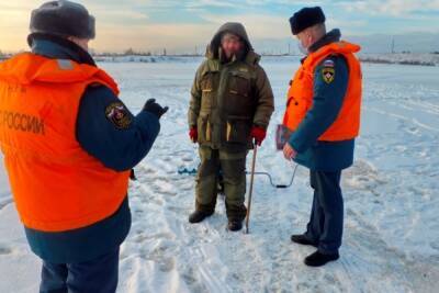 В Ярославле ГИМС навестил рыбаков на льду
