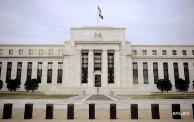 ФРС США сохранила базовую ставку и ухудшила прогноз по ВВП
