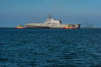 Корабль ВМС США провел испытания лазерного оружия