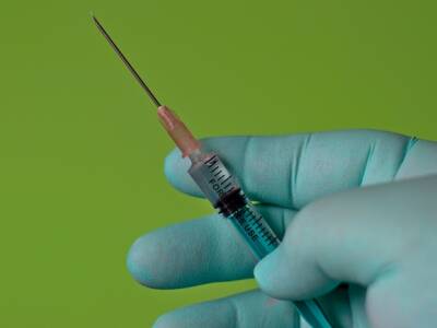 Макрон: Франция близка к введению обязательной вакцинации от коронавируса