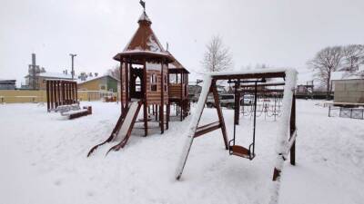 В Новотроицком появилась новая детская площадка